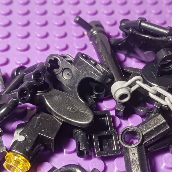 Lego - Misc Bulk Black elements - Some technic - 3.7oz - Picture 7 of 8